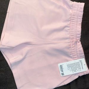 NWT Softstreme HR Short 4” in strawberry milkshake, size 6 (Small).